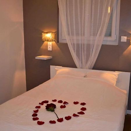 Gite Avec Spa Privatif* Saint-Symphorien-les-Buttes ภายนอก รูปภาพ